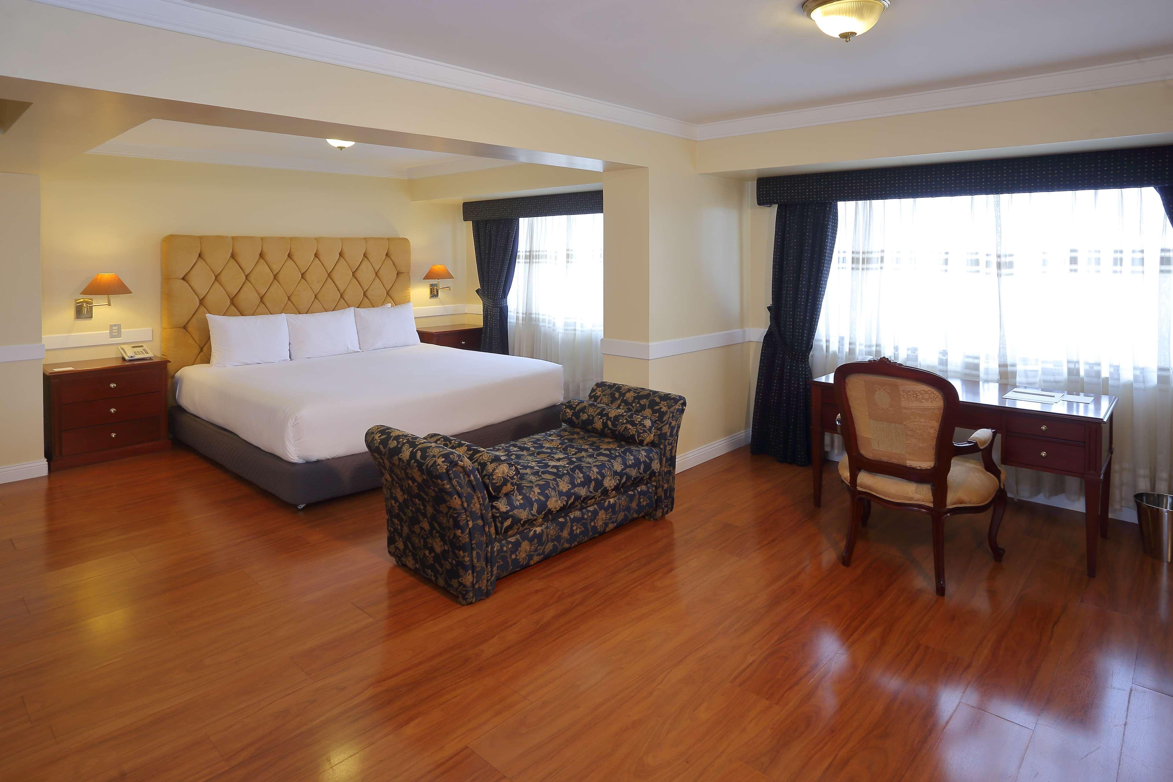 Radisson Hotel Plaza Del Bosque Lima Exterior photo